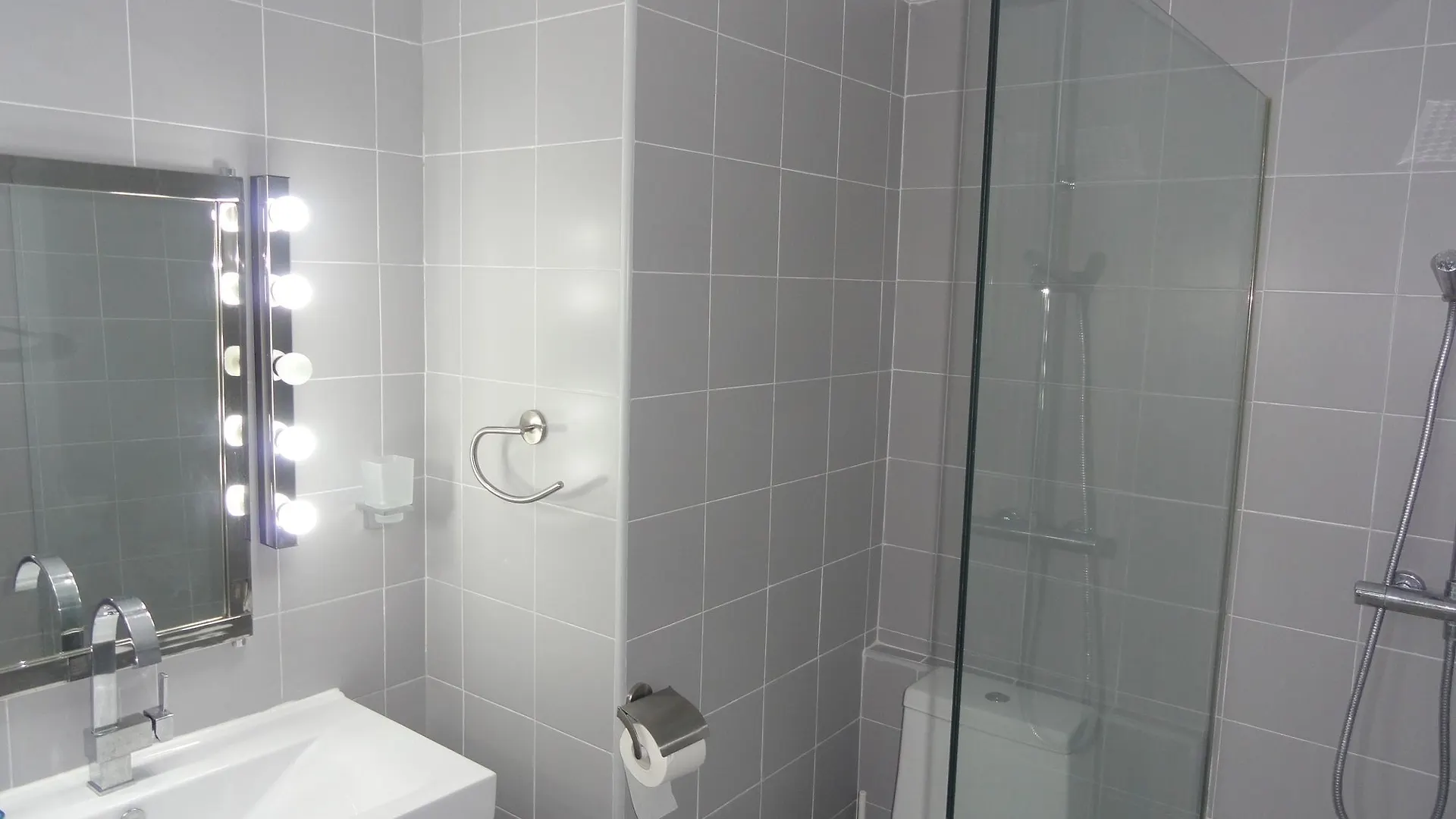Skol Apartments Μαρμπέλλα